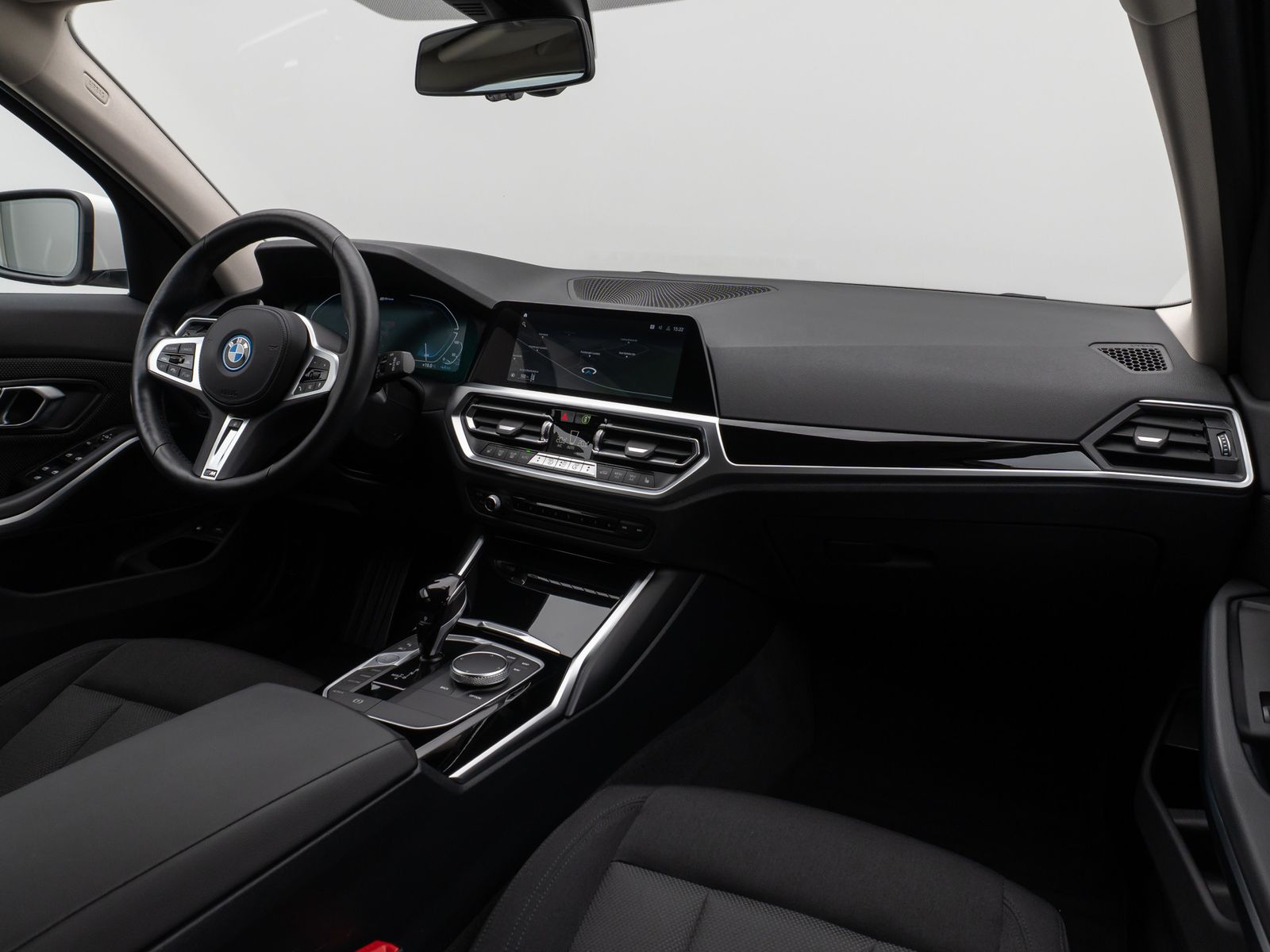BMW 330e - Samsaru's Car Outlet