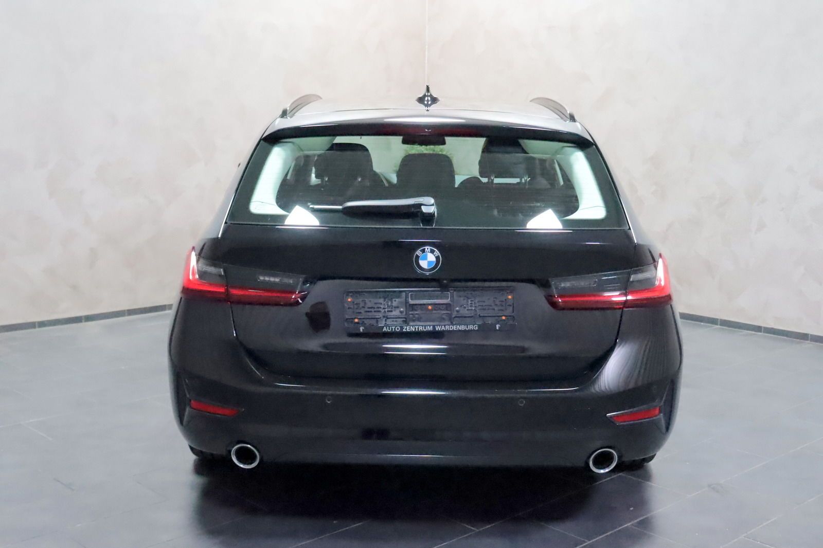 BMW 320 Sport Line Touring - Samsaru's Car Outlet