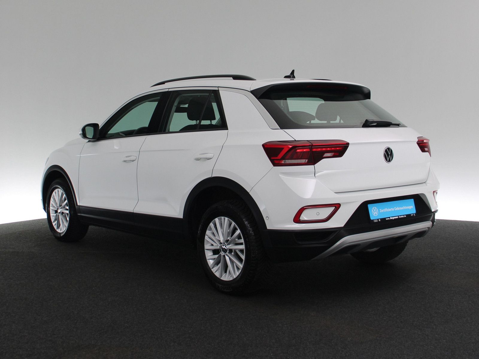 Volkswagen T-Roc 1.5 TSI Life - Samsaru's Car Outlet