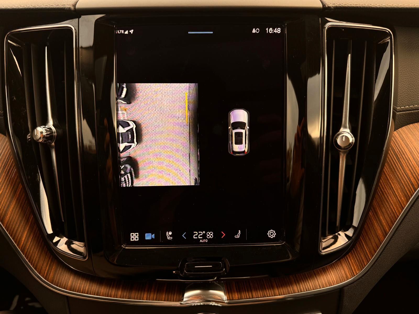 Volvo XC60 Ultimate Dark AWD AHK°PANO°HUD°360°STANDHZG