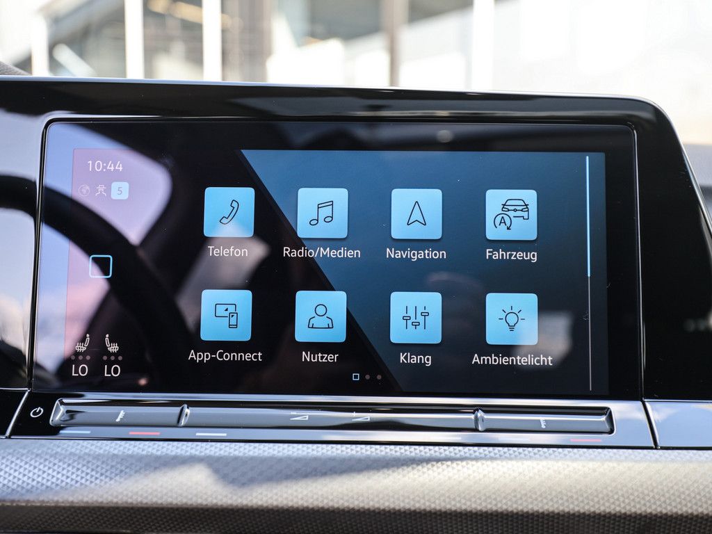 Volkswagen Golf VIII ACTIVE 2.0 l DSG - Samsaru's Car Outlet