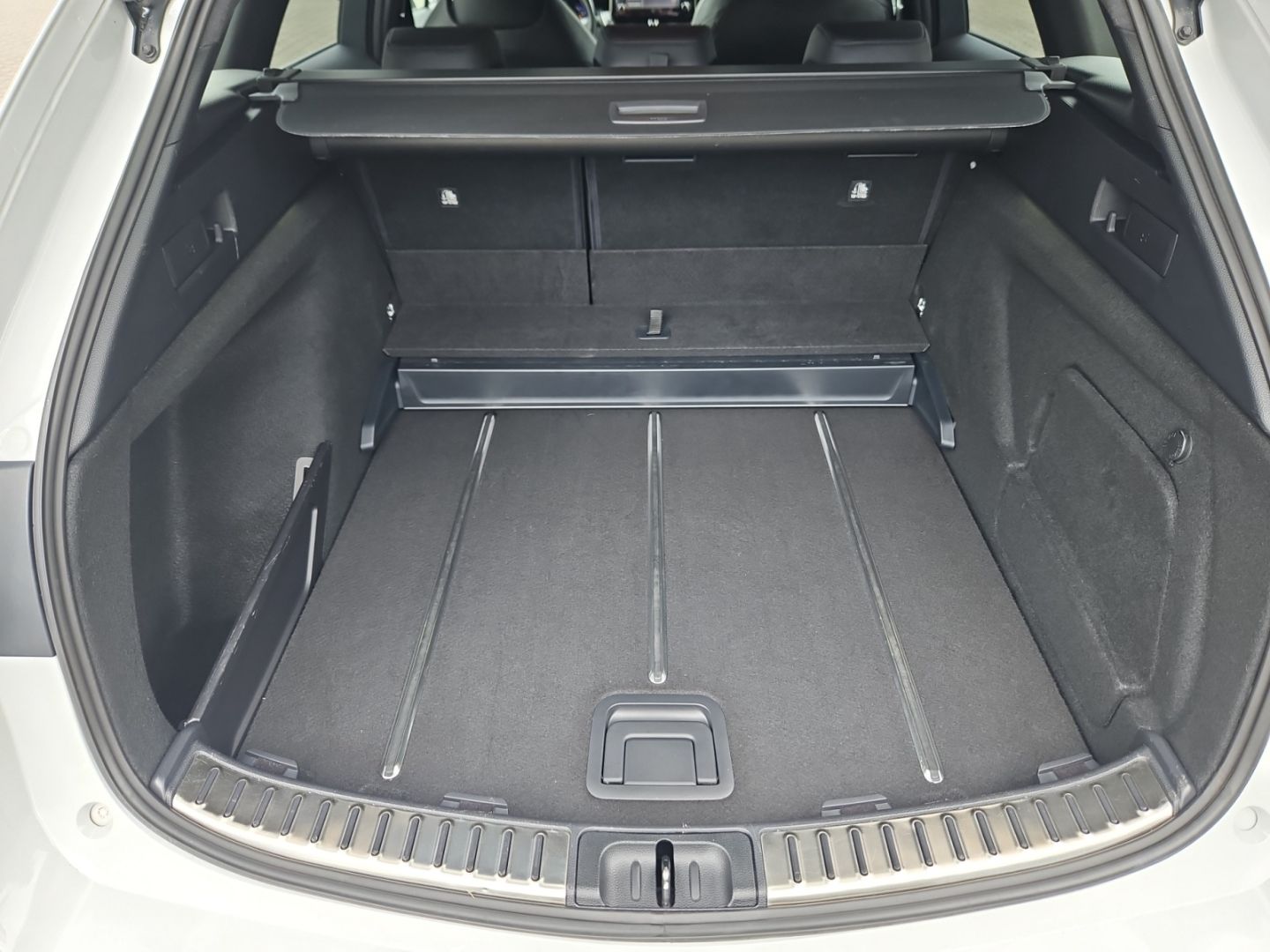 Toyota Corolla Touring Sports 2.0 Hybrid - Samsaru's Car Outlet
