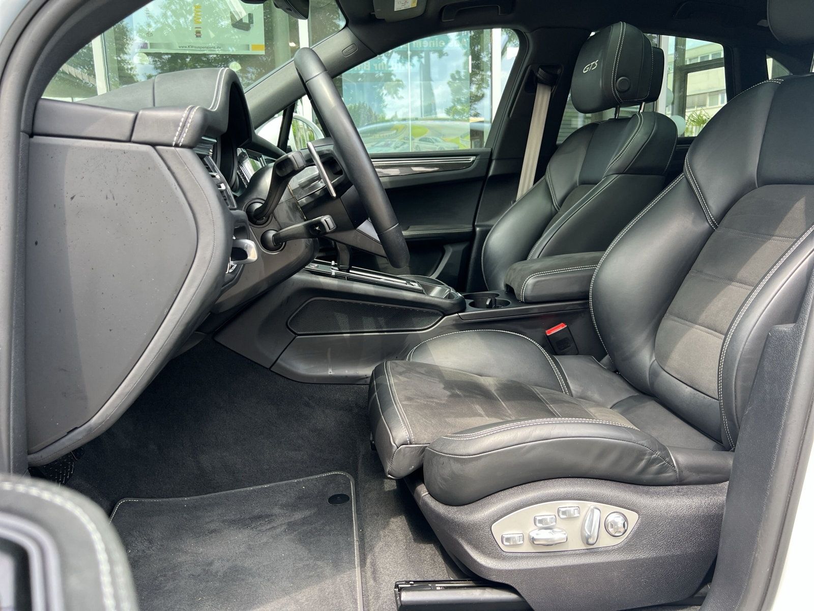 Porsche Macan GTS - Samsaru's Car Outlet