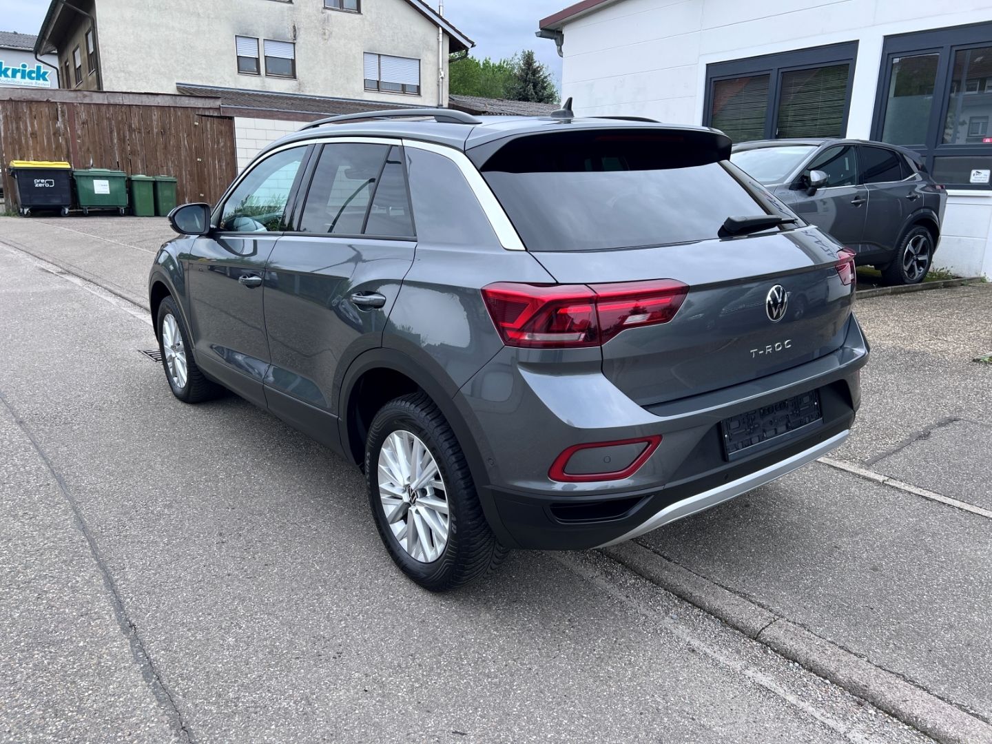Volkswagen T-Roc 1.0TSI Life - Samsaru's Car Outlet