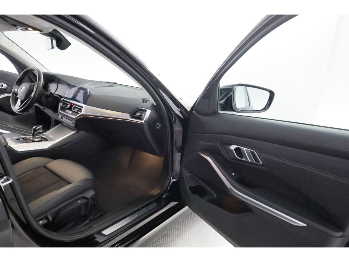BMW 330 i Touring Steptronic Sport Line - Samsaru's Car Outlet