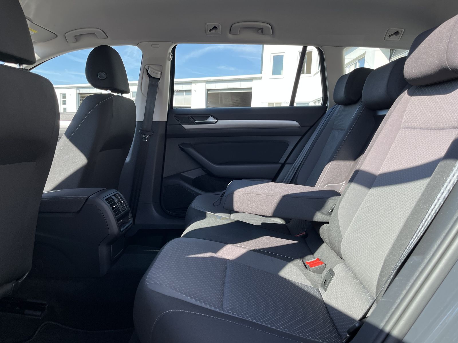 Volkswagen Passat Variant 2.0 TDI DSG - Samsaru's Car Outlet