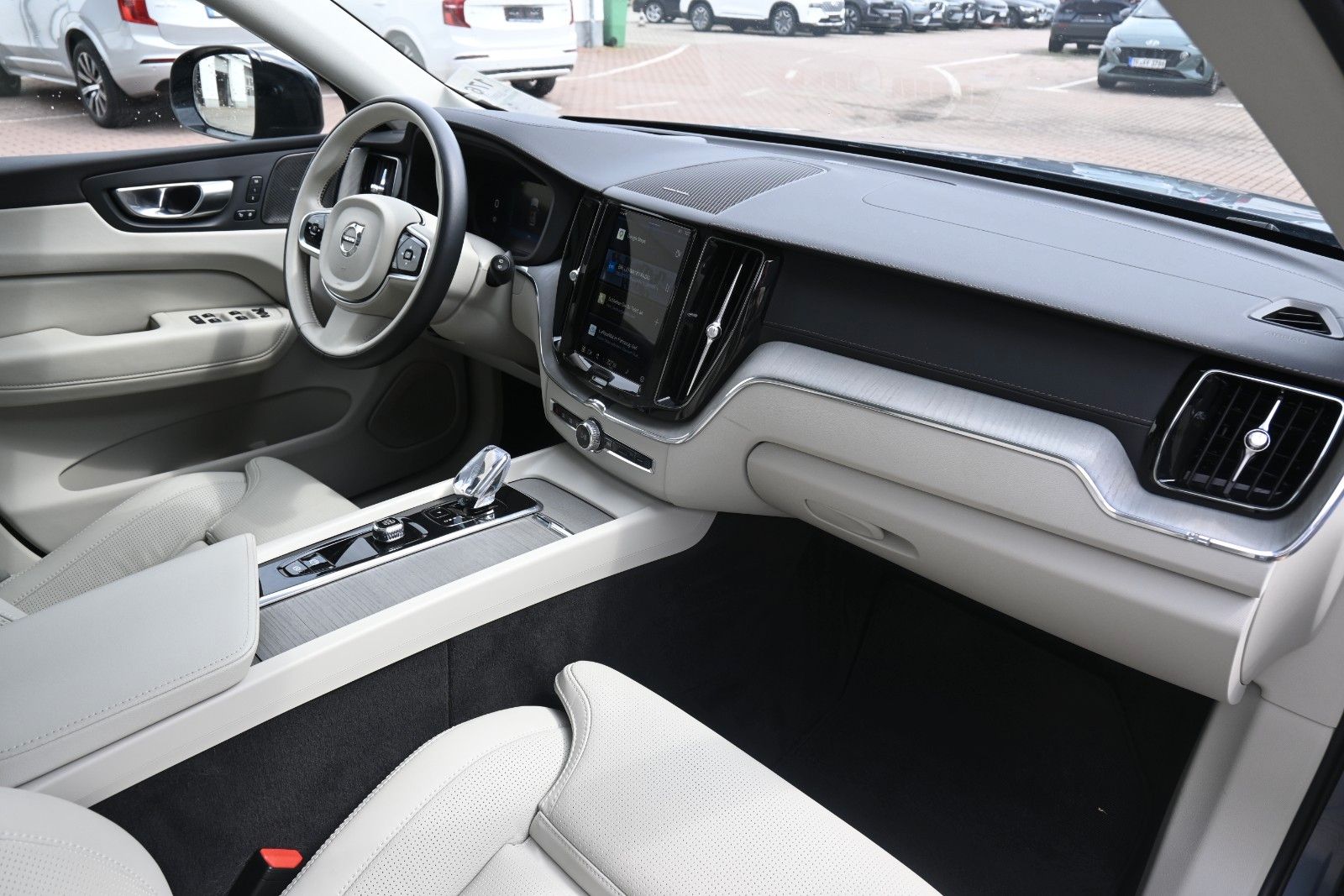 Volvo XC60 B5D AWD Ultimate Dark*LED*PANO*STHZ*H&K*360