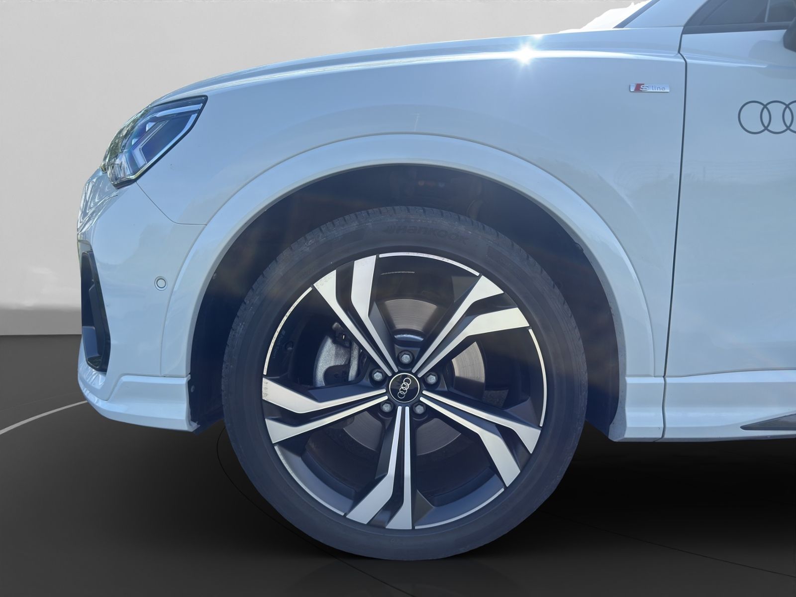 Audi Q3 40 TDI QUATTRO S-LINE+AHK+NAVI+MATRIX