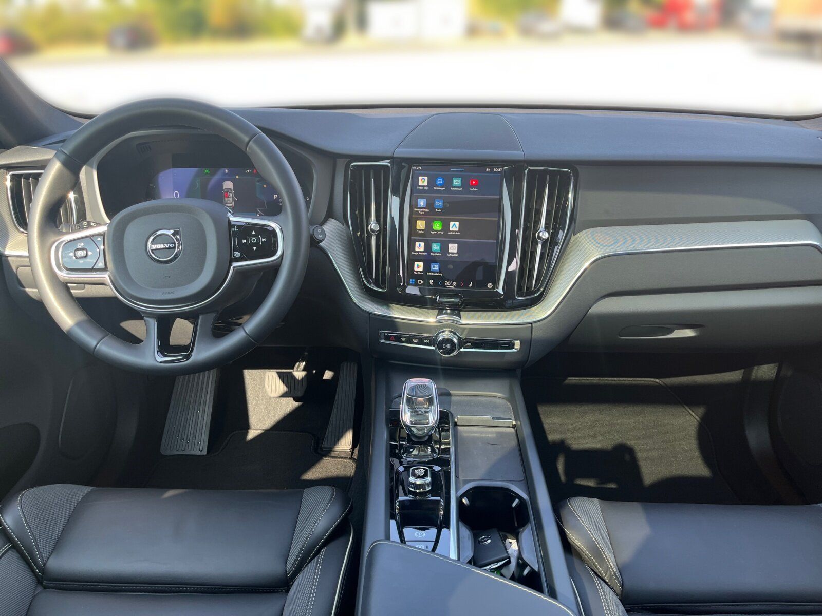 Volvo XC60 T6 AWD Plus Dark Recharge SITZH+AHK+RFK+TEM