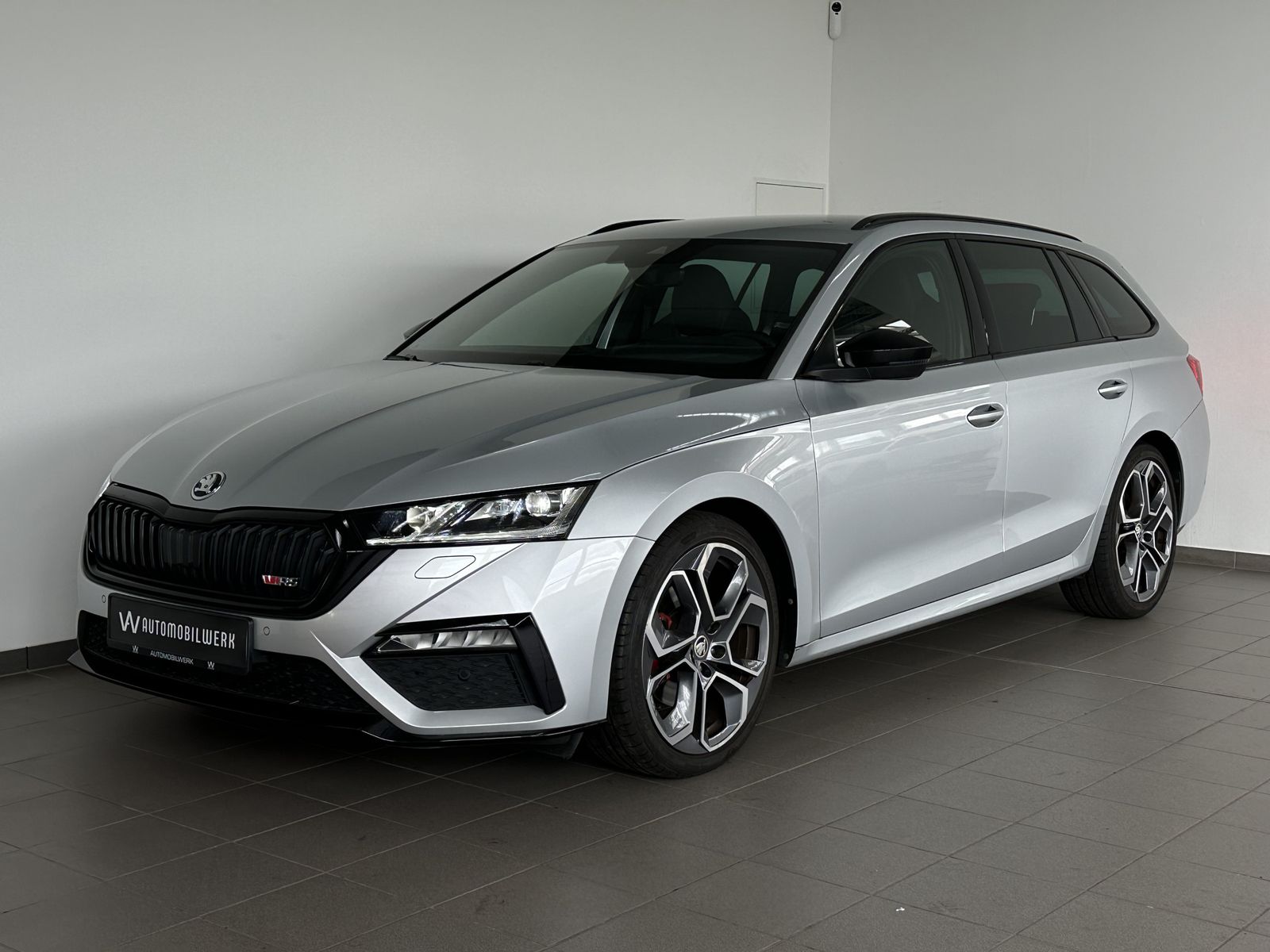 Skoda Octavia Combi RS 4x4 - Samsaru's Car Outlet