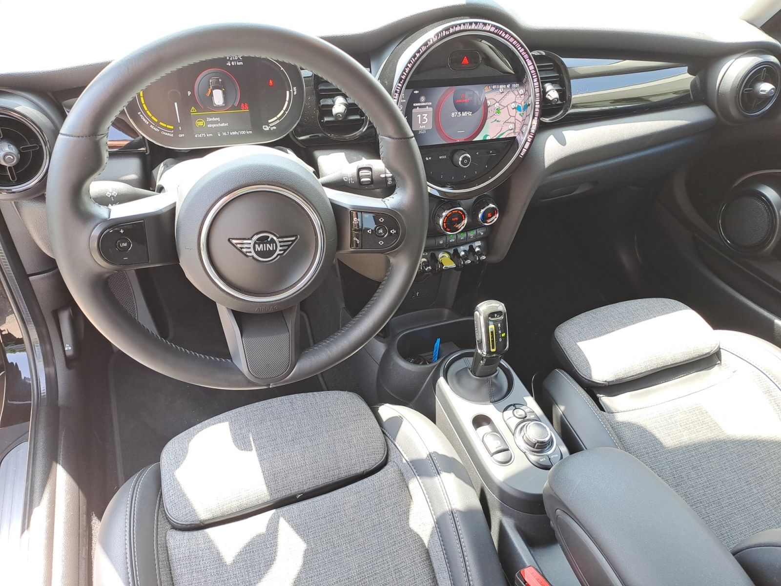 MINI Cooper SE Classic - Samsaru's Car Outlet