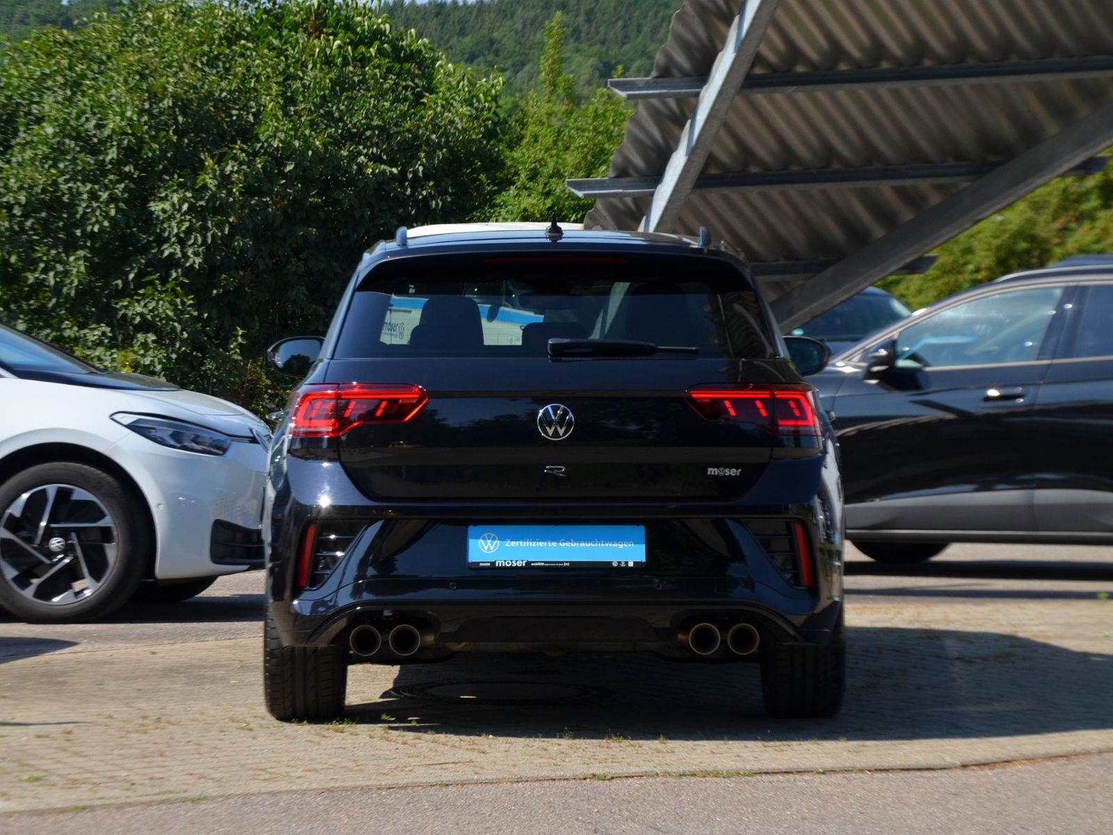 Volkswagen T-Roc R 2.0 TSI 4MOTION - Samsaru's Car Outlet