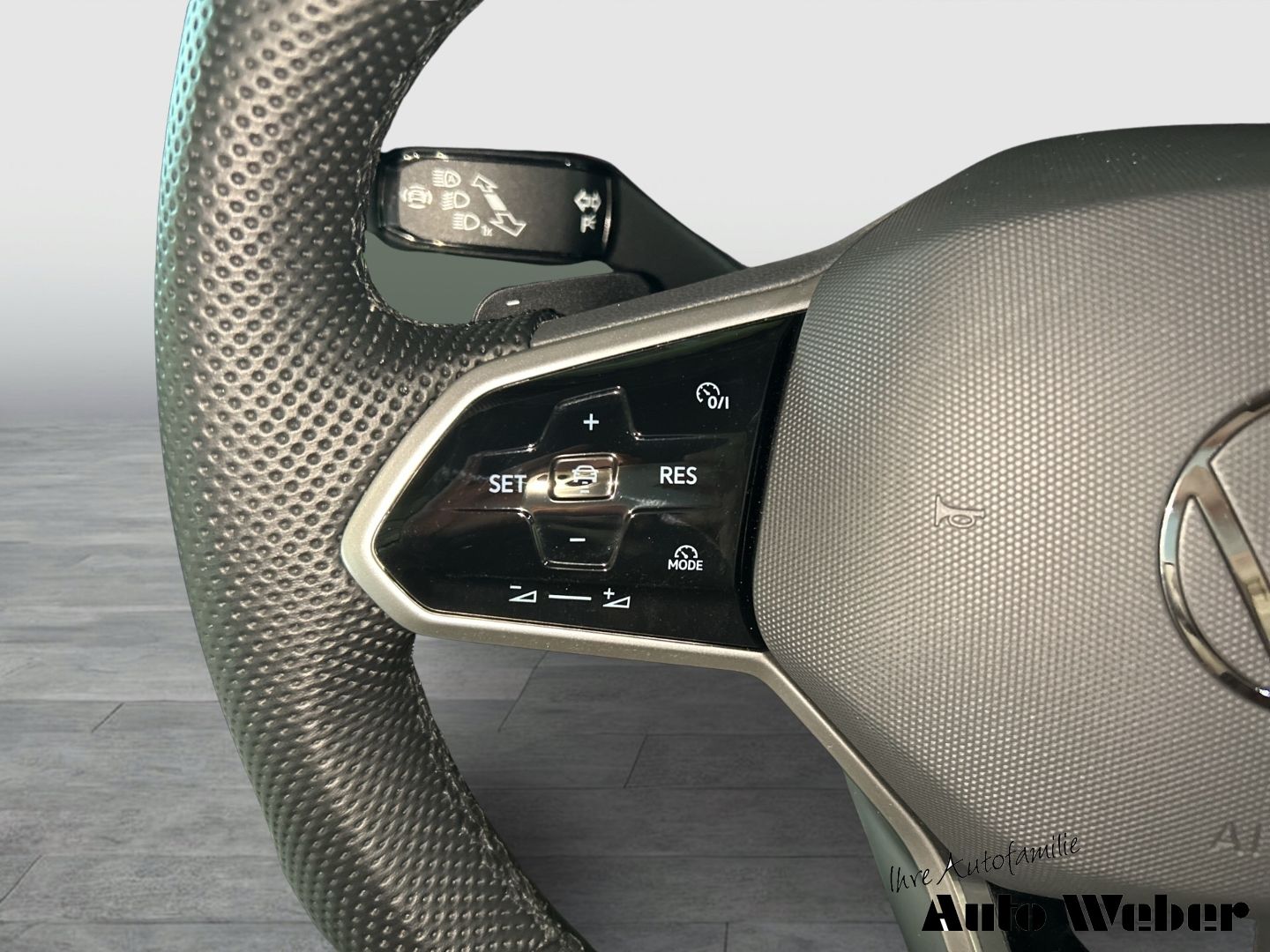 Volkswagen Touareg V6 4Motion R-Line - Samsaru's Car Outlet