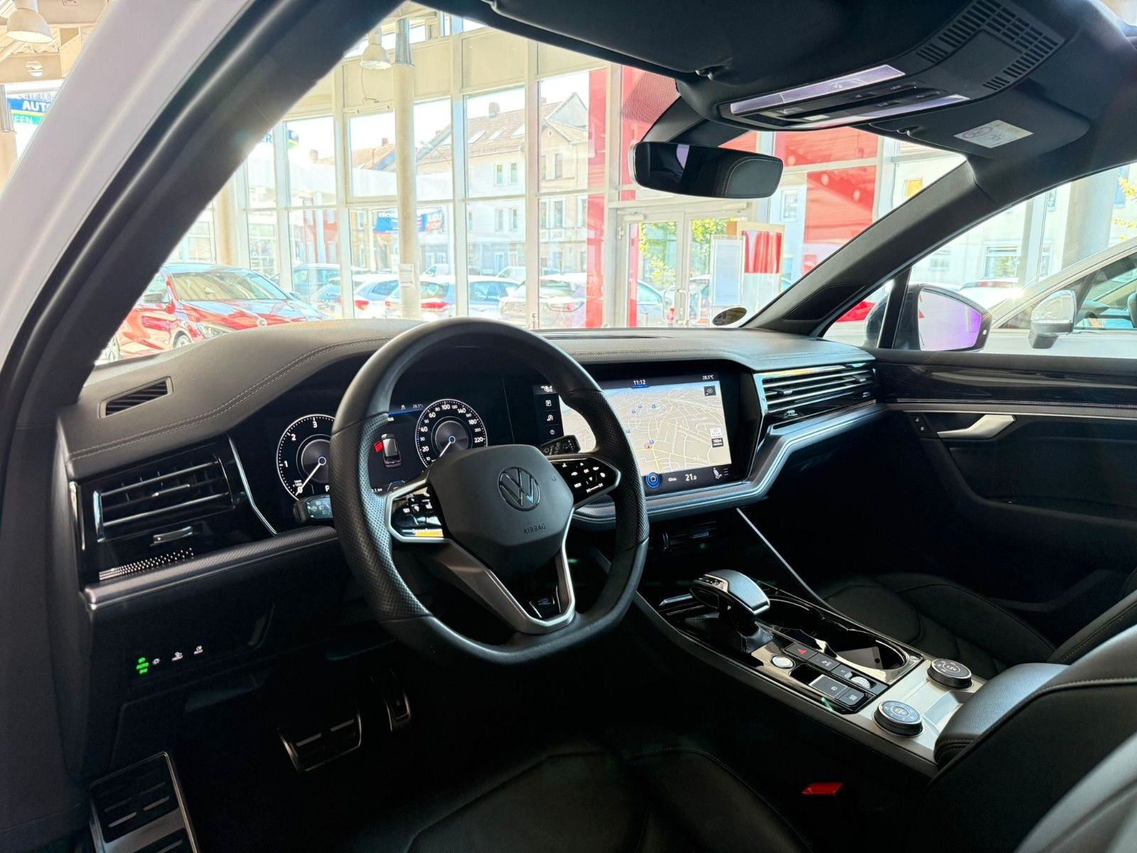 Volkswagen Touareg R-Line BLACK 3.0 TDI - Samsaru's Car Outlet