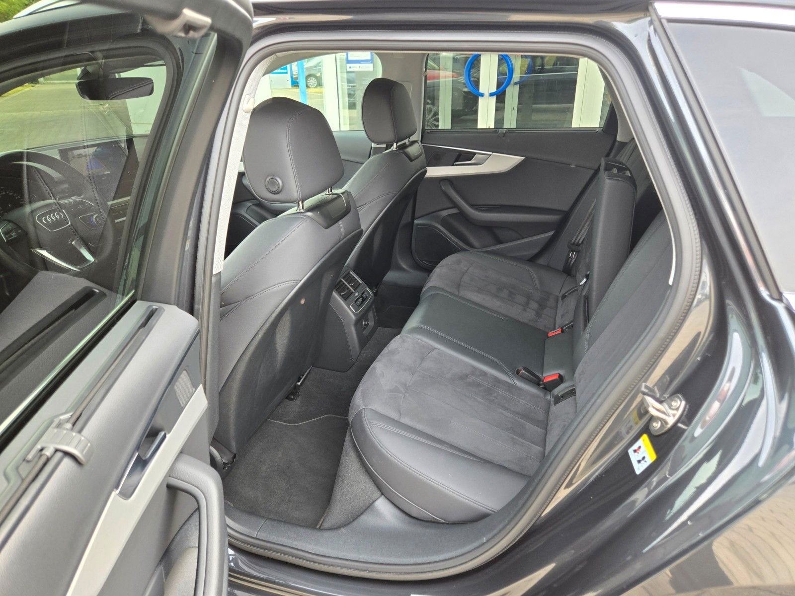 Audi A4 Avant 35 TFSI - Samsaru's Car Outlet
