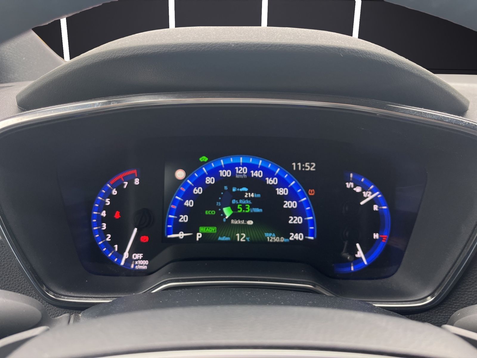 Toyota Corolla Touring / Sports Hybrid - Samsaru's Car Outlet