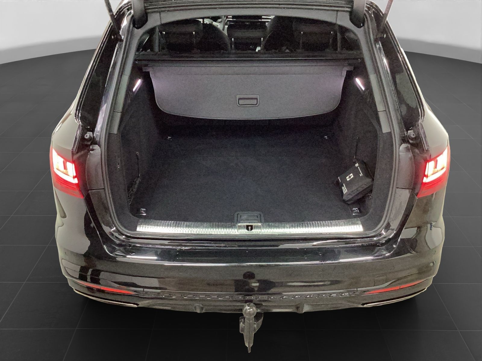 Audi A4 Avant 40 TFSI Q 2x S LINE MATRIX AHK LM19 KAM