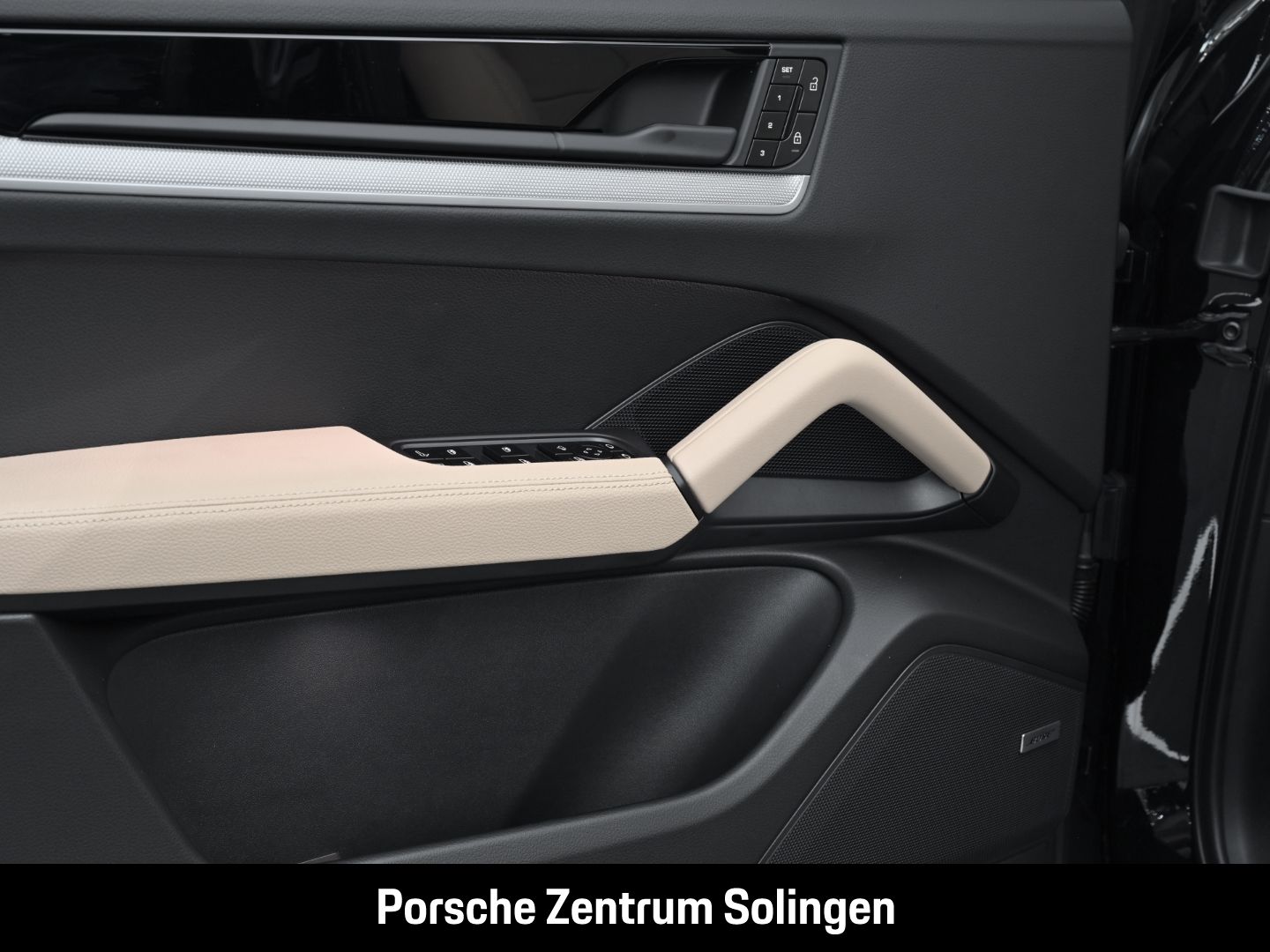 Porsche Cayenne E-Hybrid Panoramadach Bose Beifahrerdisp