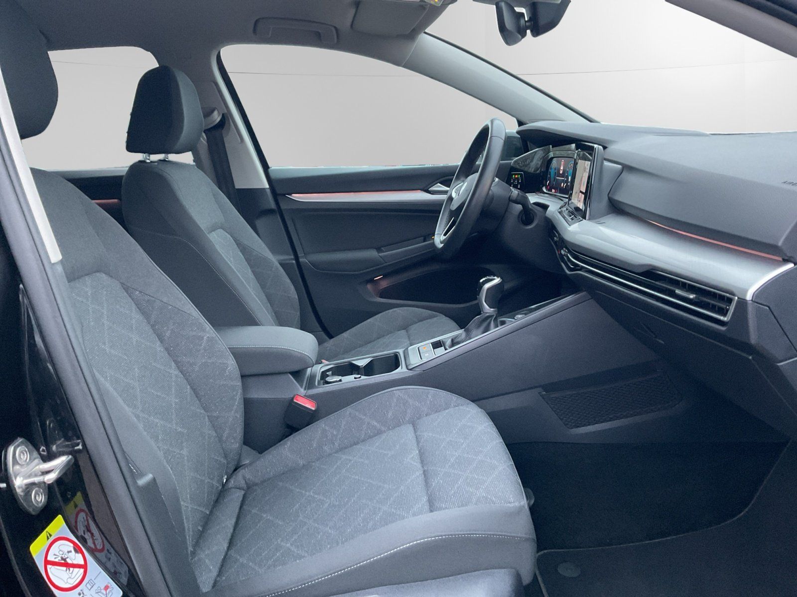 Volkswagen Golf VIII 1.5 TSI Life - Samsaru's Car Outlet
