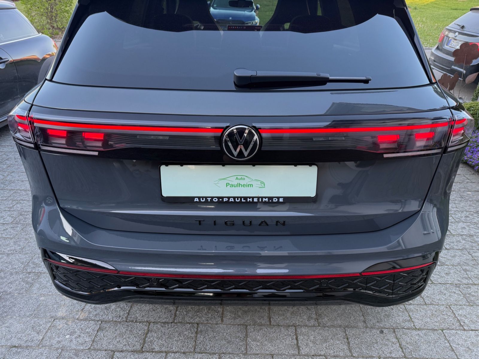 Volkswagen Tiguan 2.0 TSI DSG 4M R-Line»PANO»AHK»HuD»HK»20"