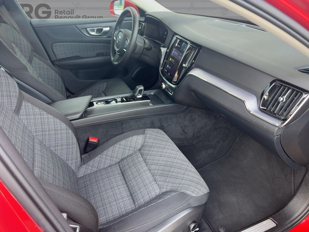 Volvo S60 Plus Dark B4