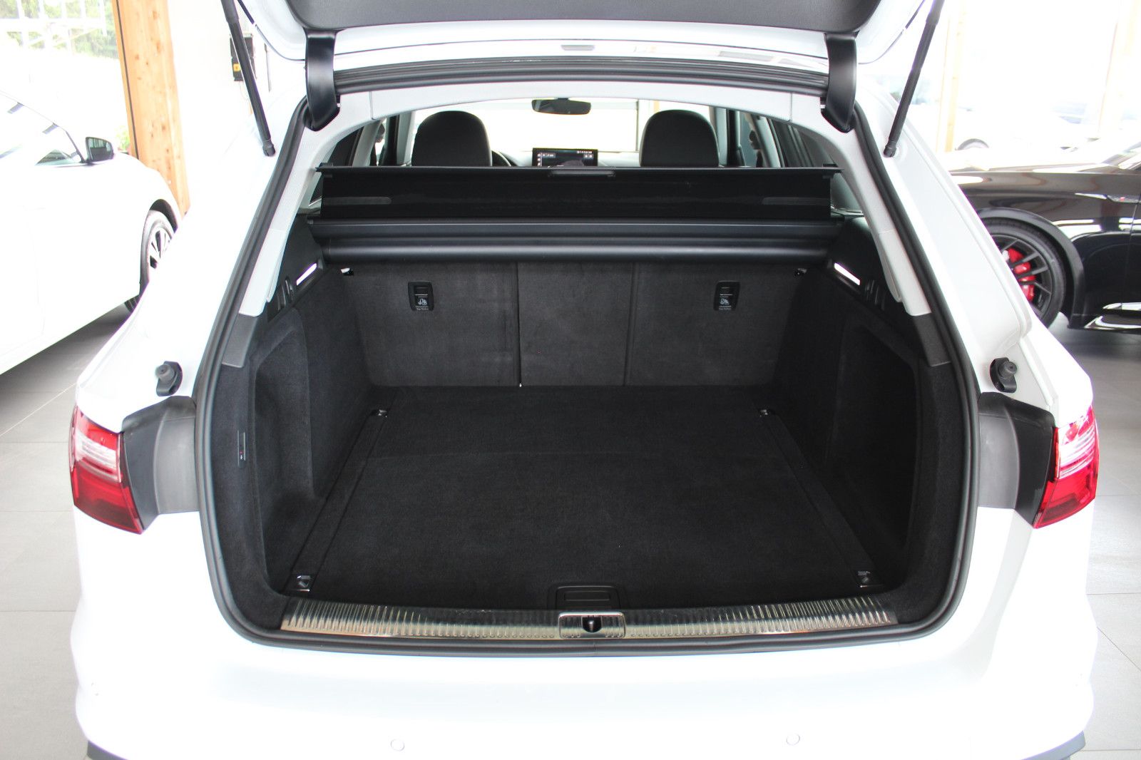 Audi A4 Avant 40 TDI S tronic - Samsaru's Car Outlet