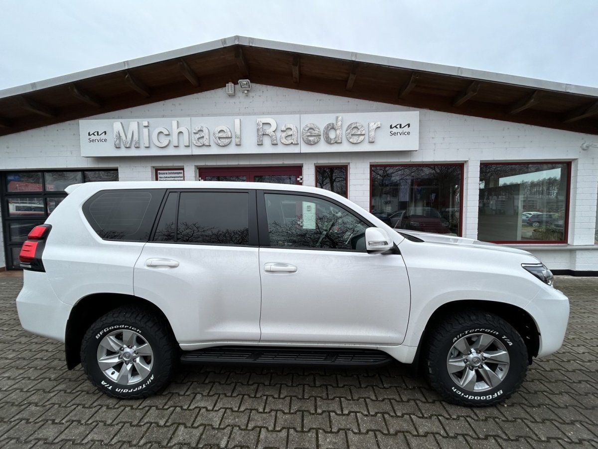 Toyota Land Cruiser   AHK 3.5to LED Kamera