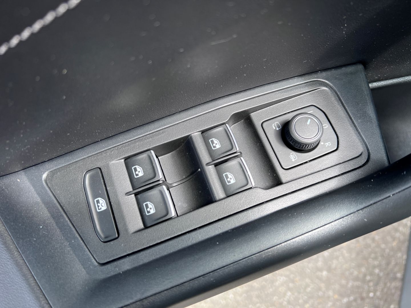 Volkswagen T-Roc 1.0 TSI Style - Samsaru's Car Outlet
