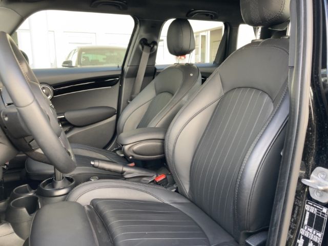 MINI Cooper Premium - Samsaru's Car Outlet