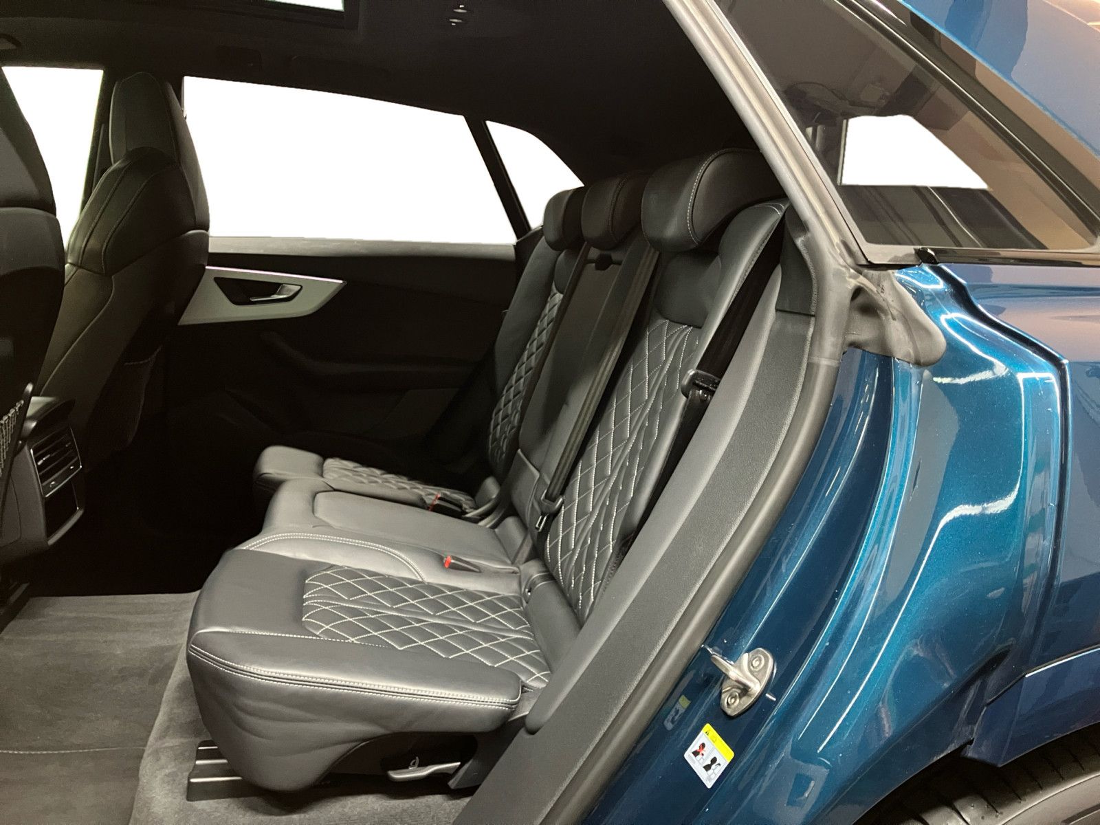 Audi Q8 55 TFSI quattro S line - Samsaru's Car Outlet