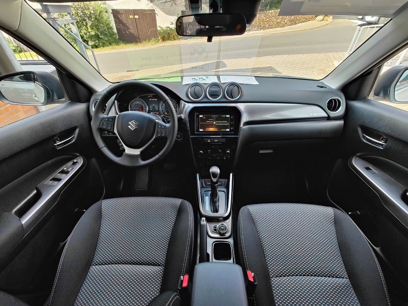 Suzuki Vitara 1.5 Hybrid Comfort 4x4 - Samsaru's Car Outlet