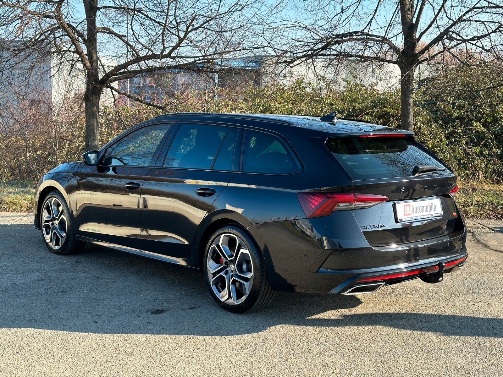 Skoda Octavia Combi RS 2.0TSi DSG - Samsaru's Car Outlet