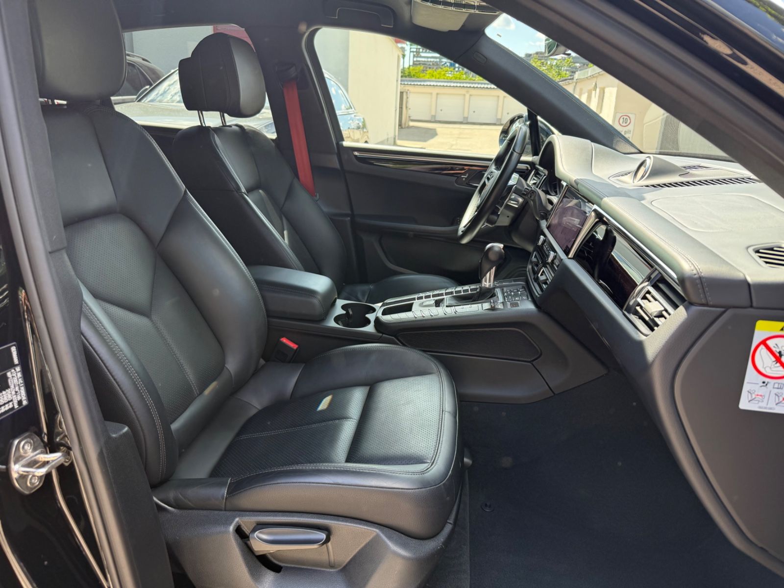 Porsche Macan S - Samsaru's Car Outlet