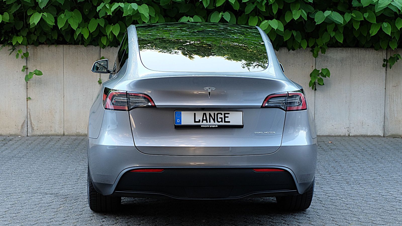 Tesla Model Y Long Range Dual AWD