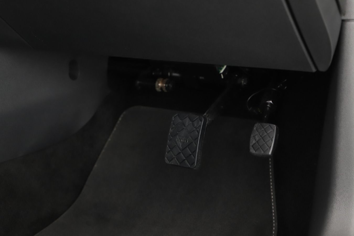 Volkswagen Taigo 1.0 TSI DSG R-Line - Samsaru's Car Outlet