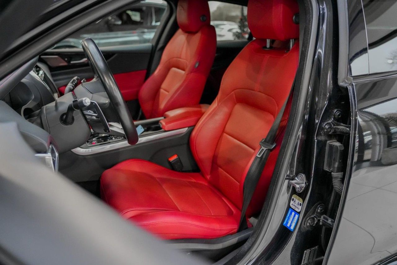 Jaguar XE 2.0 R-Dynamic Black AWD NAVI Matrix LED RFK