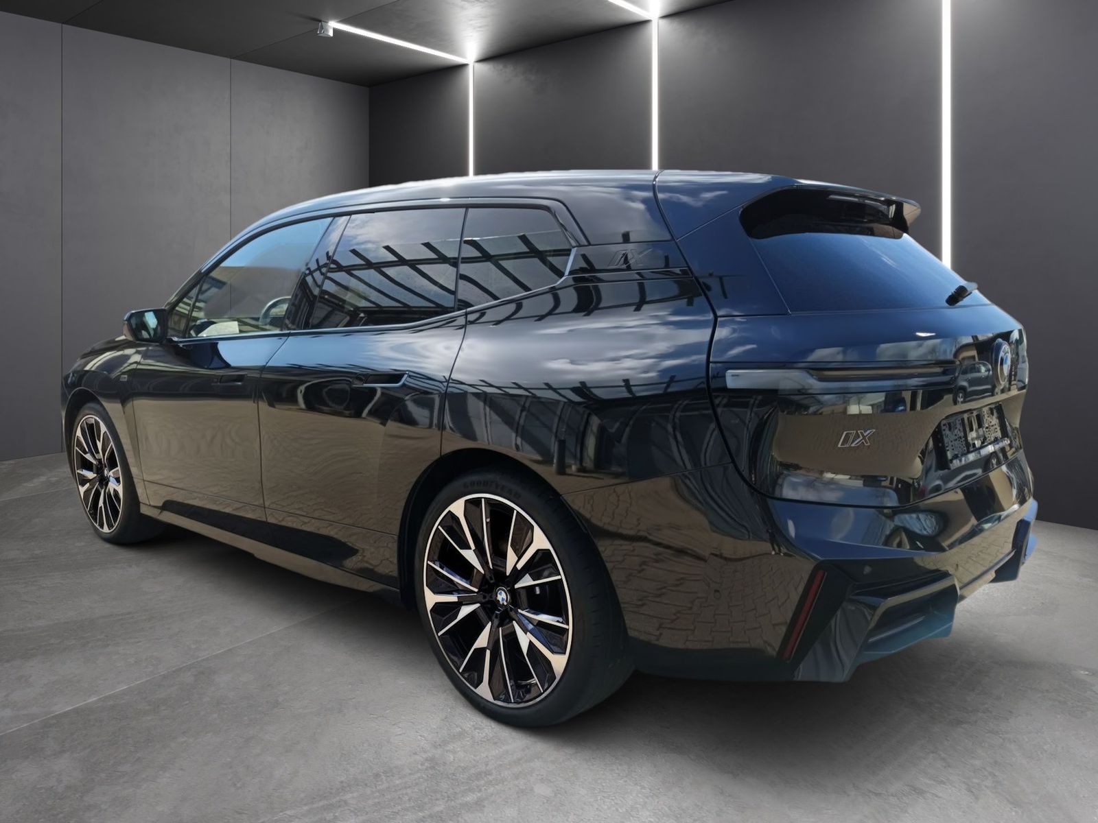 BMW iX M70 xDrive+M SPORT+ICONIC+SKY LOUNGE+DR.ASS.P