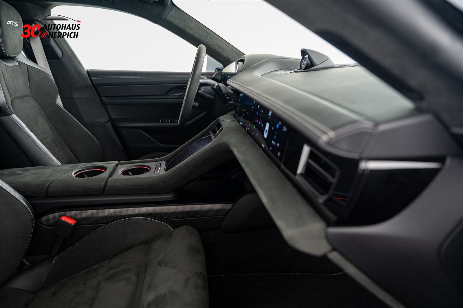 Porsche Taycan GTS 21" Matrix HAL Pano HUD InnoD Approve