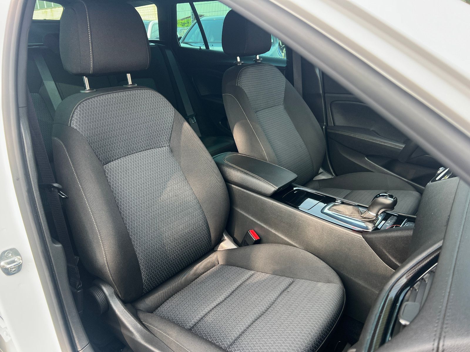 Opel Insignia B Sports Tourer Business - Samsaru's Car Outlet