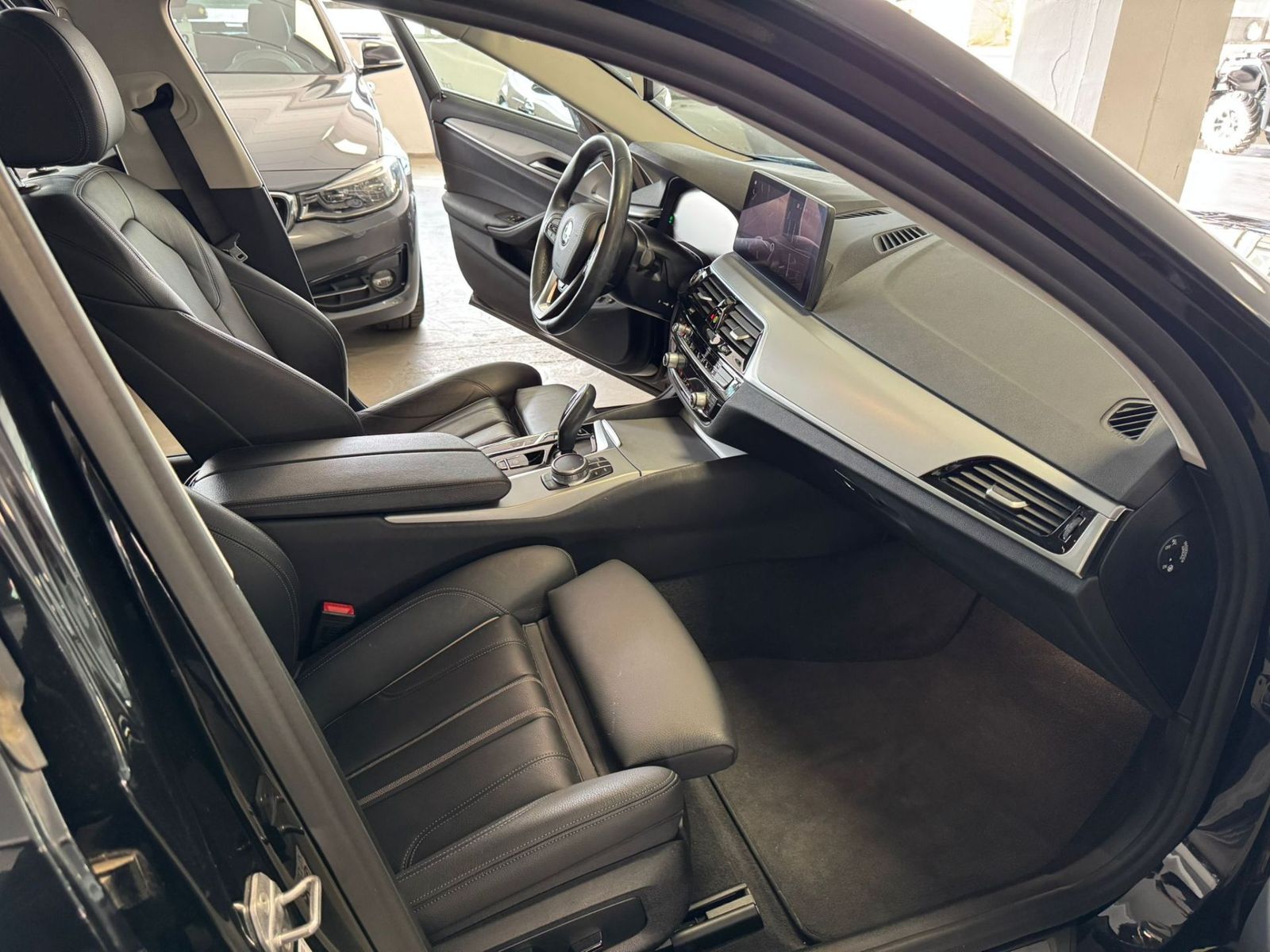 BMW 530 e x Drive H-KARDON/CAM/ACC/WIFI/LED/INDUKTIO