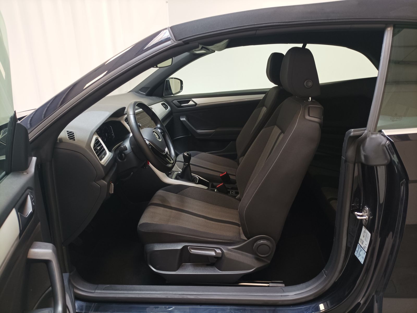 Volkswagen T-Roc 1.5 TSI Style - Samsaru's Car Outlet