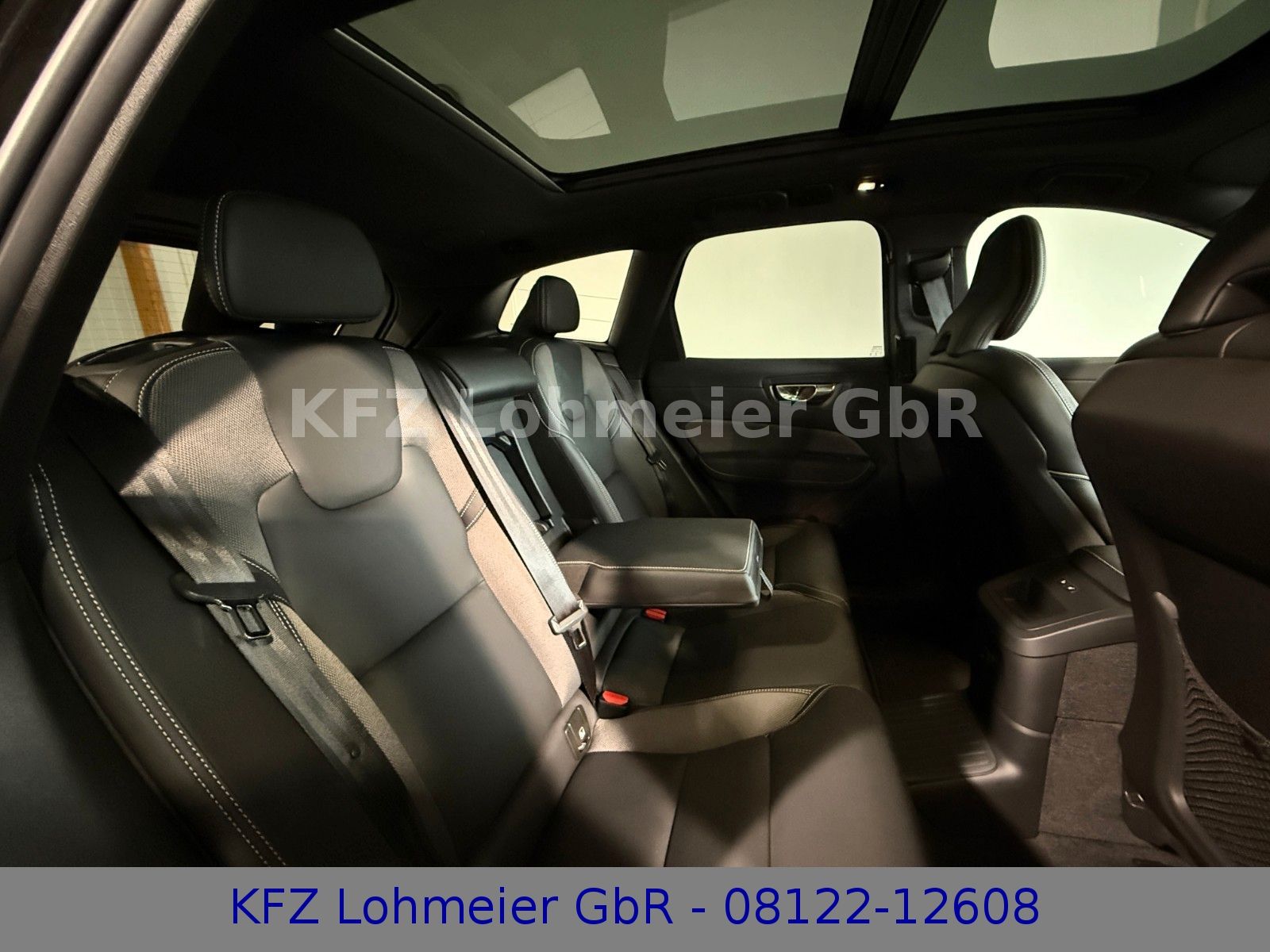 Volvo XC60 R Design Recharge Plug-In Hybrid AWD *Voll*