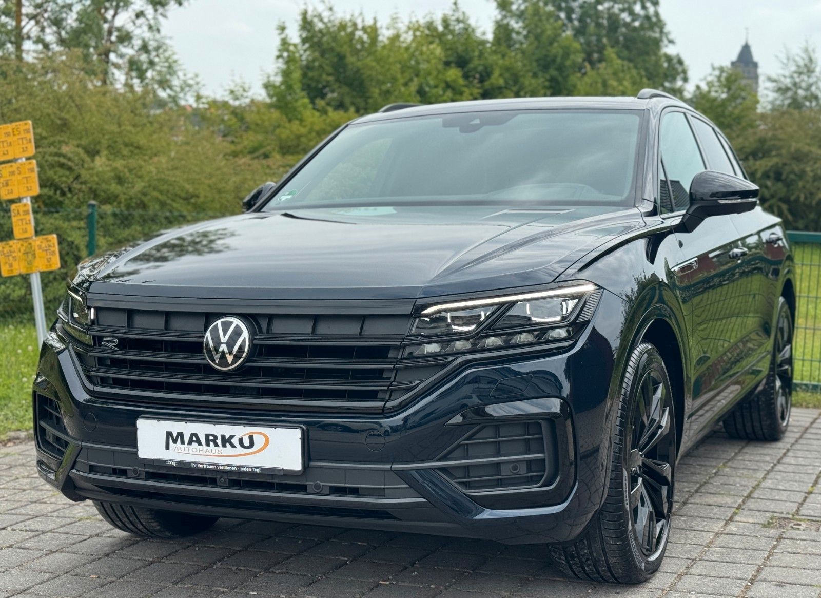 Volkswagen Touareg R-Line 4Motion - Samsaru's Car Outlet