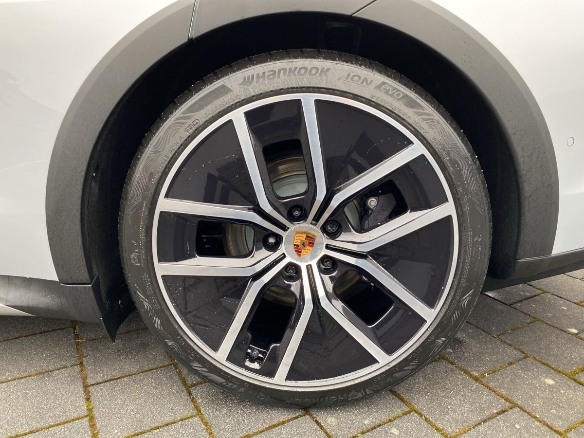 Porsche Taycan 4 Cross Turismo | Hinterachslenkung |