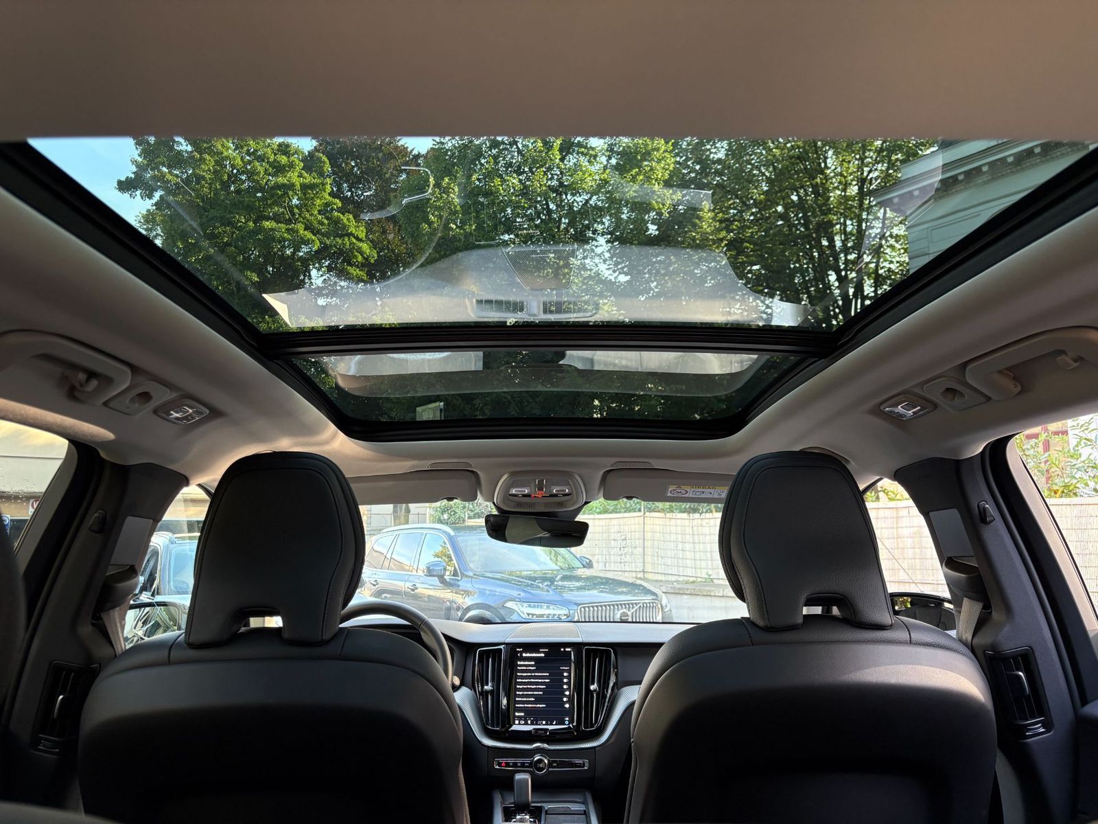 Volvo XC60 T6 AWD Plus Dark AHK 360 PANO H&K STH