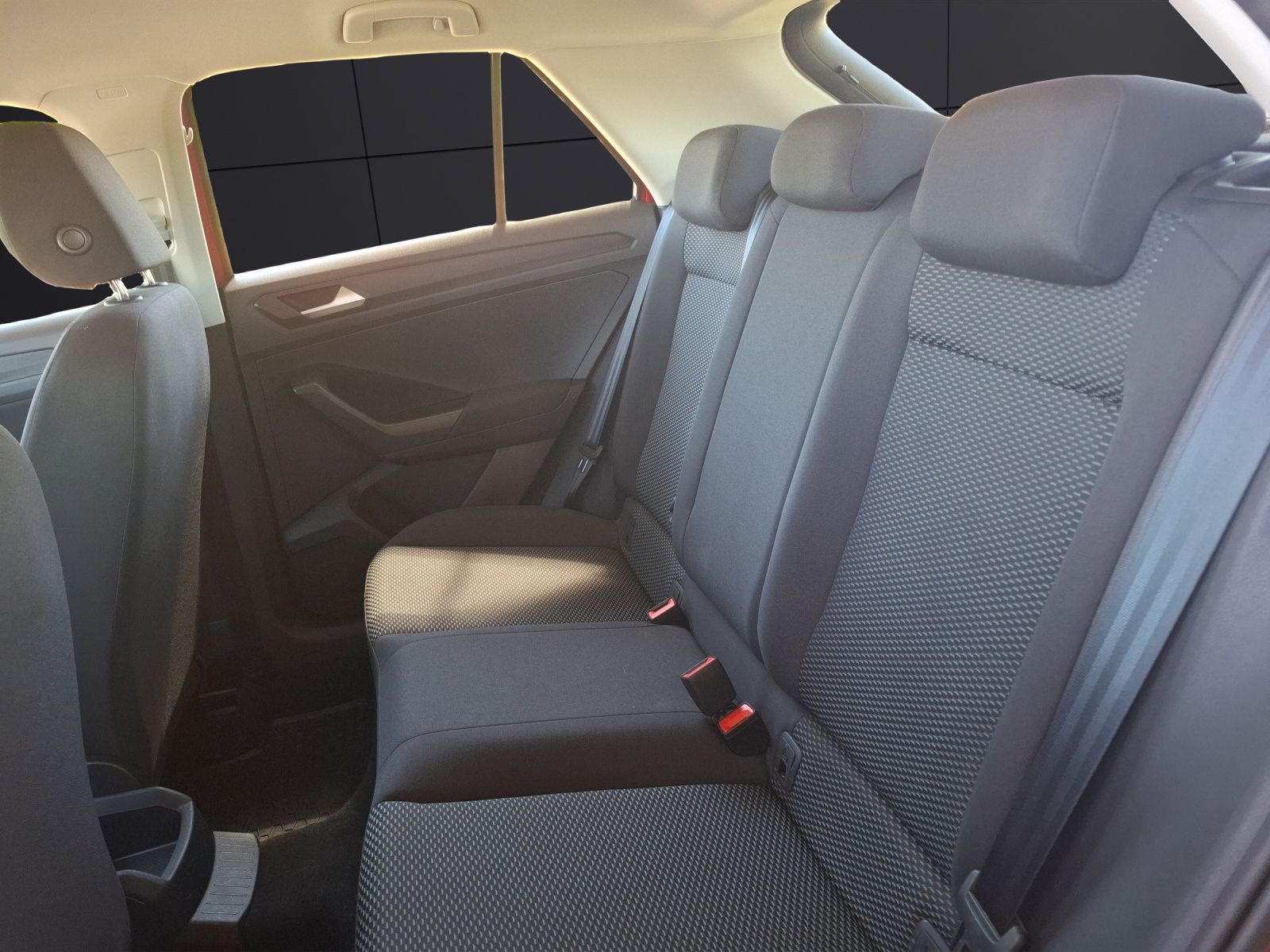 Volkswagen T-Roc TSI - Samsaru's Car Outlet