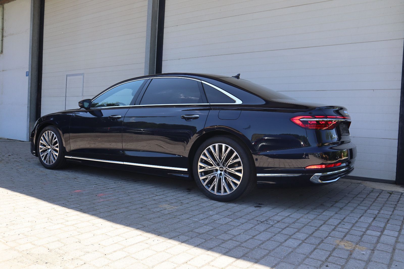 Audi A8L 60 TFSI e lang exclusive S-Line - Samsaru's Car Outlet