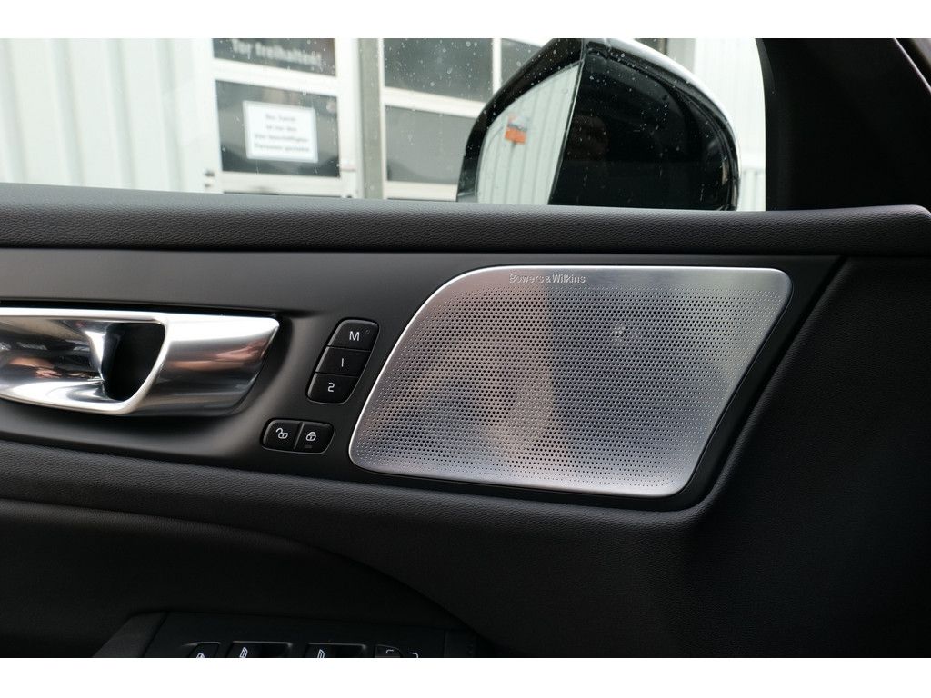 Volvo V60 T6 Ultra Dark Recharge Plug-In Hybrid AWD