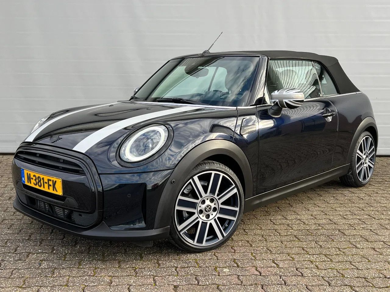 MINI Cooper Cabrio YOURS - Samsaru's Car Outlet