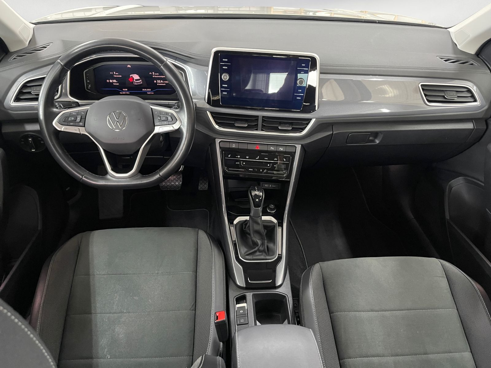 Volkswagen T-Roc 1.5 TSI OPF DSG Style" → "Volkswagen T-Roc 1.5 TSI Style - Samsaru's Car Outlet